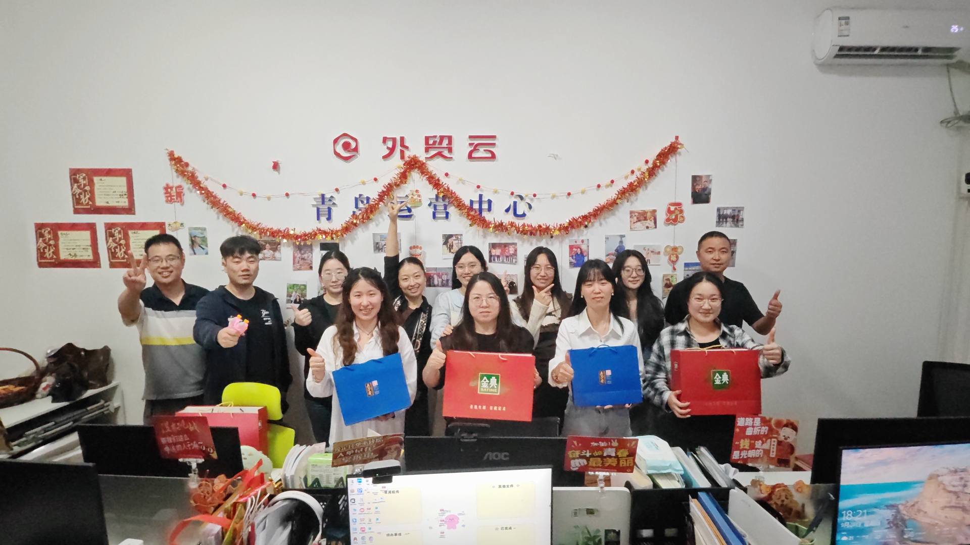 Ipinagdiriwang ng Maotong ang National Day at Mid-Autumn Festival