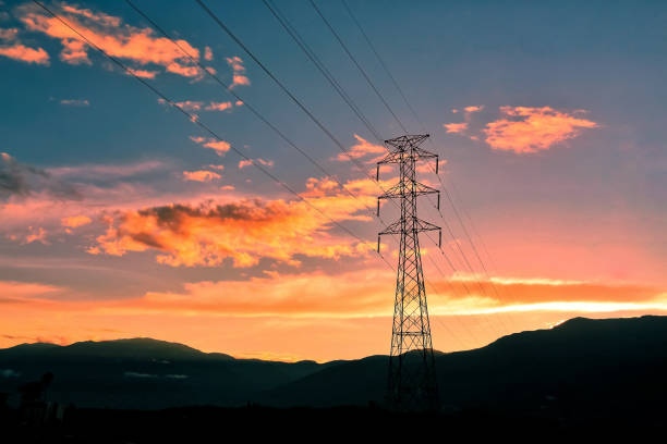 Mga pagkakaiba sa pagitan ng lattice tower at monopole