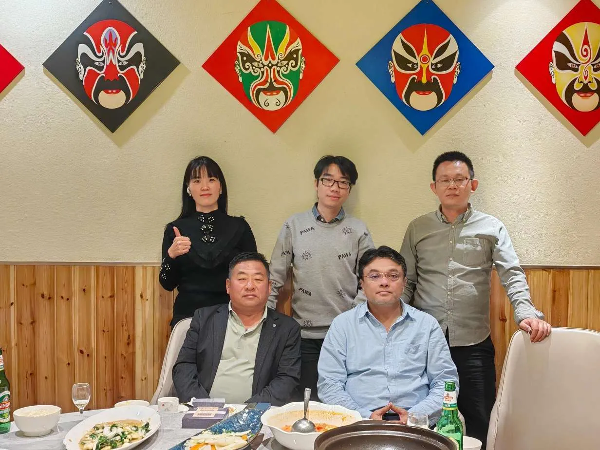 Napakasarap na tanggapin ang aming mga kasosyo sa India sa pabrika